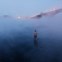 RÚSSIA. 26.01.2012. Uma participante do clube Cryophil, de nadadores de Inverno, a entrar no rio Yenisei. Estão -26ºC 