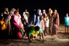 Em Teichott, os aldeões brindaram a visita com uma dança tradicional