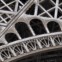 Ao detalhe: neve a sublinhar os traços da Torre Eiffel, em Paris. 