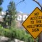 Um aviso aos turistas: por este caminho, não há acesso ao letreiro de Hollywood. Ávidos de chegarem às grandes letras para a foto a que têm direito, milhares de visitantes invadem as redondezas e os caminhos. 