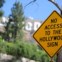 Um aviso aos turistas: por este caminho, não há acesso ao letreiro de Hollywood. Ávidos de chegarem às grandes letras para a foto a que têm direito, milhares de visitantes invadem as redondezas e os caminhos.