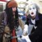 Encontro de um imitador de rua do pirata Jack Sparrow com um artista do Cirque du Soleil. 