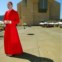 A polémica Catedral de Nossa Senhora de Los Angeles. À sua frente, o cardeal Roger Mahony, ex-arcebispo de LA 