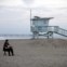 Um solitário guitarrista na Venice Beach. 