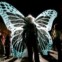 Borboleta nocturna, um momento no tempo do Carnaval de West Hollywood (no Halloween), na Santa Monica Boulevard. 