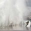 UCRÂNIA, 03.03.2012. A fugir de uma onda durante uma tempestade em Sevastopol 