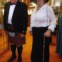 Um casal britânico posa antes de uma recepção 