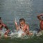 BANGLADESH, 08.05.2012 | Crianças a brincar num lago durante uma tarde quente em Dhaka. 
