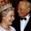 Em 1993, a rainha Isbel II é recebida na Hungria pelo presidente Arpad Gonz