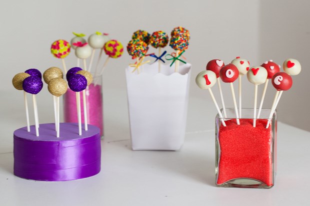 Cada cake pop custa €1,5 sendo que são vendidos em quantidade mínima de 10 unidades 
