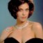 A actriz Teri Hatcher é Paris Carver em Tomorrow Never Dies (1997)