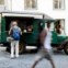 Na Rua do Carmo, o carro do fado da discoteca Amália