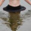 RÚSSIA, 13.07.2012. Uma rapariga refresca-se no rio Yenisei, perto de Krasnoyarsk, na Sibéria (cujos Verões podem ser muito quentes, com temperaturas a rondarem os 40º) 