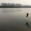 RÚSSIA, 25.07.2012. Salto para o rio Yenisei, em Krasnoyarsk, Sibéria 