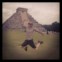 Jesse Tyler, actor da séria Uma Família Muito Moderna, aproveitou a celebração dos 40 anos de Sofia Vergara no México e deu um salto em Chichen Itza, que partilhou via Instagram.