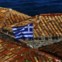 Bandeira grega em telhados do castelo medieval de Monemvasia 