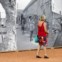 ALEMANHA, 25.08.2012. Uma mulher observa imagens históricas numa exposição perto do Checkpoint Charlie, a antiga passagem de fronteira nos tempos do Muro de Berlim 