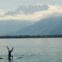 SUÍÇA, 02.09.2012.  No lago Léman em Montreux, durante um evento desportivo de beneficência da Waves for Development, que reúne contribuições financeiras para programas de educação de crianças no Peru 