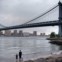 EUA, 02.09.2012. Um passeio perto da ponte de Manhattan, Nova Iorque 