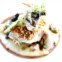 O prato do chef Ricardo Costa: dourada do mar, sautée com crosta de tomate, lula recheada, polenta cremosa e cogumelos morel. Em cima, um torresmo de peixe, feito com a pele da dourada frita. 