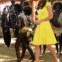 Kate Middleton num alegre vestido amarelo em Honiara, nas Ilhas Salomão.