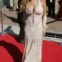 A modelo não trouxe a elegância das passerelles para a passadeira vermelha. Cindy Margolis na cerimónia de 2004