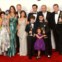 O elenco de Uma Família Moderna nos 64th Annual Primetime Emmy Awards, em Los Angeles, California