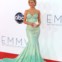 A actriz Julianne Hough num vestido Georges Hobeika