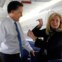 Romney e a esposa em conversa com os jornalistas 