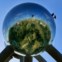 BELGICA, 28.09.2012. Trabalhadores a limpar uma das esferas do Atomium de Bruxelas 