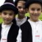 Meninos croatas depois de uma actuação de dança na escola de uma aldeia