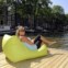 AMESTERDÃO. Um sorriso e um banho de sol num barco destinado a férias no canal Herengracht de Amesterdão