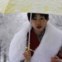 JAPÃO, 14.1.2013. Uma japonesa em quimono numa cerimónia tradicional dedicada aos jovens que passam a adultos quando atingem os 20 anos. No parque Toshimaen, numa Tóquio sob nevão   