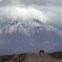 Um carro e as montanhas chilenas