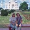 O casal Wheeler, no Taj Mahal, durante a sua viagem pela Índia (uma foto do livro