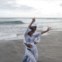 INDONÉSIA, 9.03.2013. Uma mulher em transe durante uma cerimónia religiosa (Melasti, um ritual de purificação) na praia de Batu Bolong, em Bali 