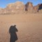 Na Jordânia, a sombra do viajante em Wadi Rum