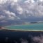 Tarawa Norte e Sul (a capital, onde vive metade da população da nação) vistas do céu