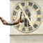 SUÍÇA, 25.7.2013. Um salto de uma plataforma de 10m para o lago Zurique, em Zurique, com a torre do relógio da igreja de S. Pedro ao fundo 