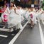 CHINA, 12.08.2013. Noivas em fuga: uma corrida organizada por um centro comercial para celebrar o festival Qixi, em Guangzhou. É o festival Duplo Sete: ocorre no 7.º dia do 7.º mês do calendário lunar chinês. É a versão chinesa do Dia de São Valentim  