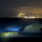 GIBRALTAR, 18.08.2013. Uma longa exposição captada a partir da praia de Levante na La Linea de la Concepción mostra o rochedo que está no centro da disputa Reino Unido - Espanha