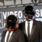 Daft Punk na passadeira vermelha, sempre de capacete