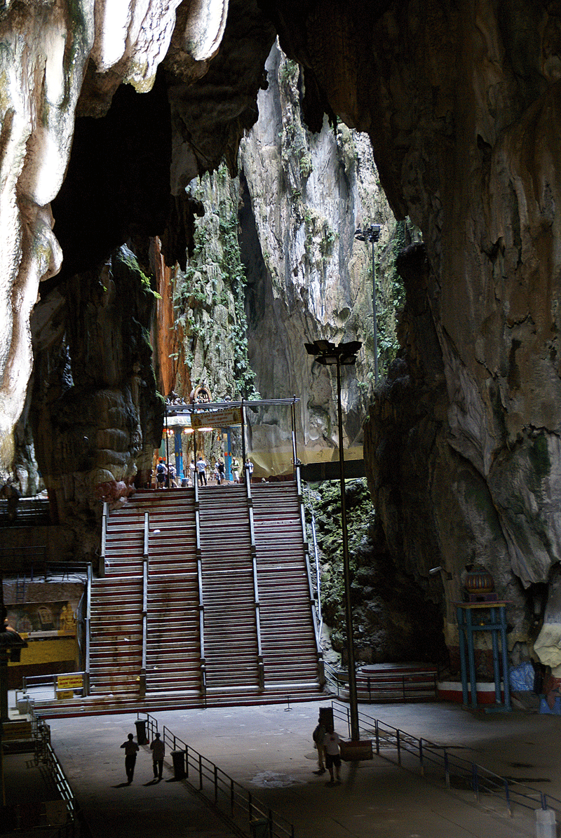 As grutas de Batu, importante local de culto da comunidade hindu
