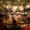 Um dos sobrelotados restaurantes da Praça Jemaa el-Fnaa