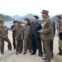 Kim Jong-un, no terreno da estância, a dar ordens 