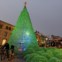 Bolívia, La Paz. Para dar luz a esta árvore ecológica, feita com 50 mil garrafas de plástico, há que pedalar 