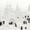 CHINA, 30.12.2013. A erigir um castelo de gelo em Changchun 