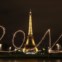 FRANÇA, 30.12.2013. Paris, Torre Eiffel (longa exposição) 