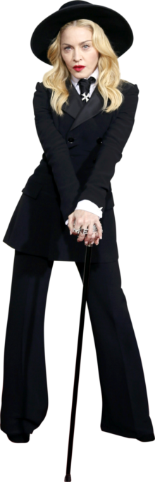 Madonna levou o filho, David Ritchie, aos Grammys. E tudo estaria bem se não tivessem ido os dois vestidos da mesma forma, com um fato Ralph Lauren, chapéu e bengala. Com 55 anos, Madonna é uma referência musical incontornável, ou seja, não tem nada a provar a ninguém. Mas então porque é que parece saída de um baile de máscaras? Entre o mordomo, o gangster e o agente mortuário, a cantora parece uma “Girl gone wild”. Outra vez. 