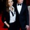 Angelina Jolie vestida por Saint Laurent com Brad Pitt a usar Valentino